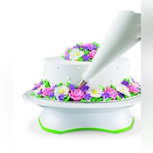 WILTON  TRIM’N TURN ULTRA CAKE TURNTABLE